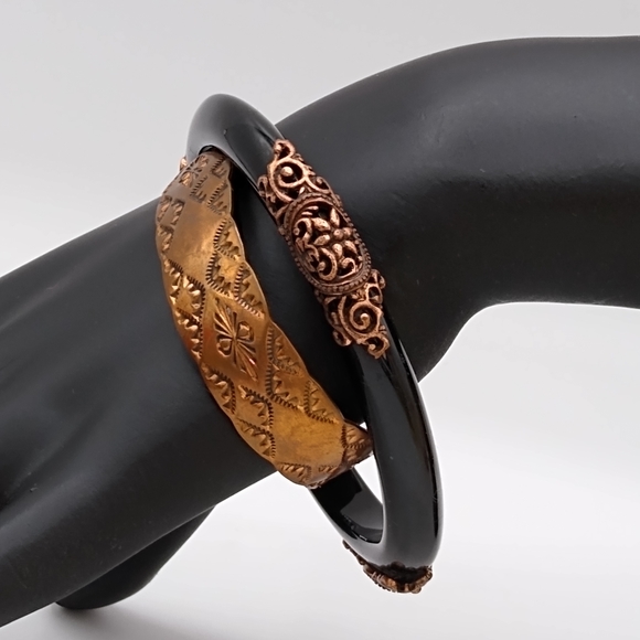 Set 2 Bracelets Stamped Brass Cuff Lucite Bangle Brass Look Filigree Accents Vtg - Picture 2 of 12